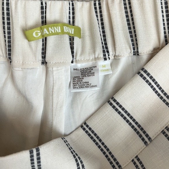 Women’s Gianni Bini Stripped Dressy Shorts Size Medium - Picture 5 of 5